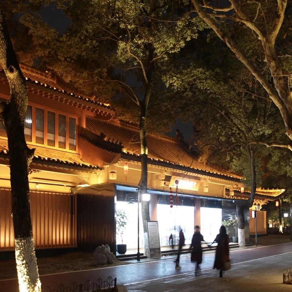 媒体聚焦《江西日报新闻客户端》唤醒市民心中的美！美术馆'藏'进南昌八一公园